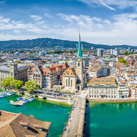 Zürcher Altstadt mit Fraumünster und Limmat – 24-Stunden-Betreuung zu Hause im Kanton Zürich